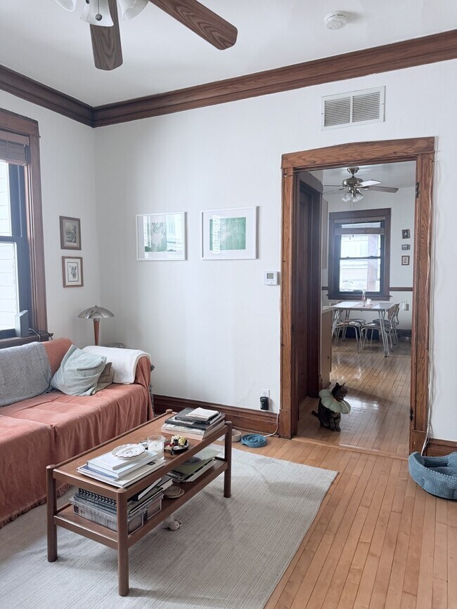 Foto del edificio - 2223 W Iowa St