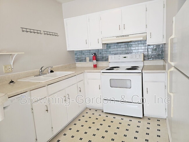 Building Photo - 2020 Beech Ave