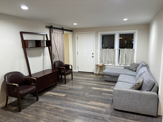 Building Photo - 18 Pope St