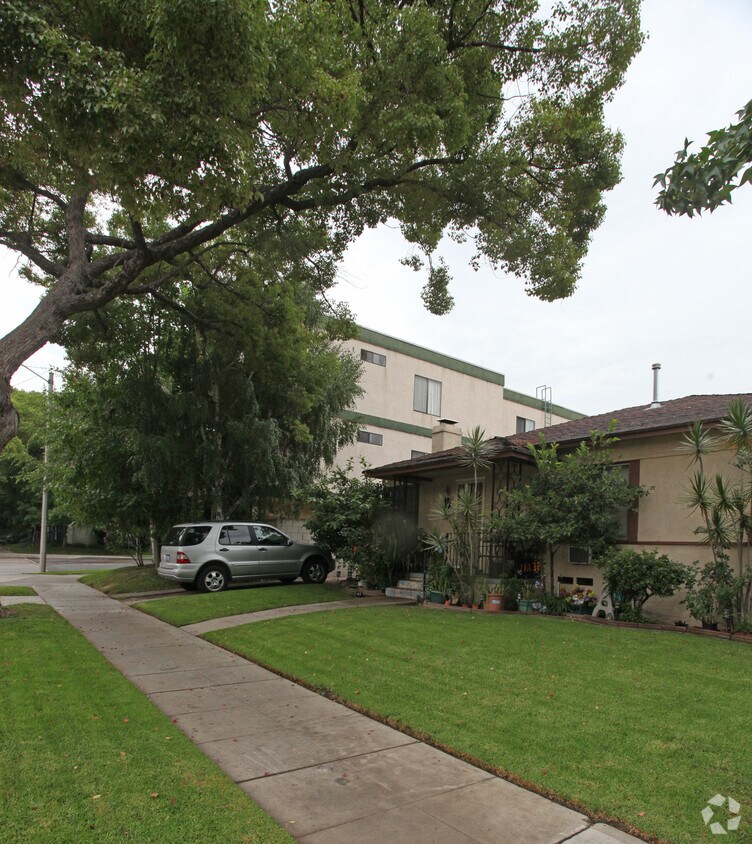 Building Photo - 1441 N Edison Blvd