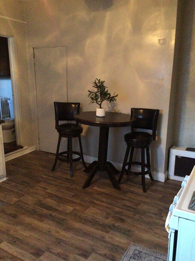 Foto del edificio - 520-522 Woodvale Ave