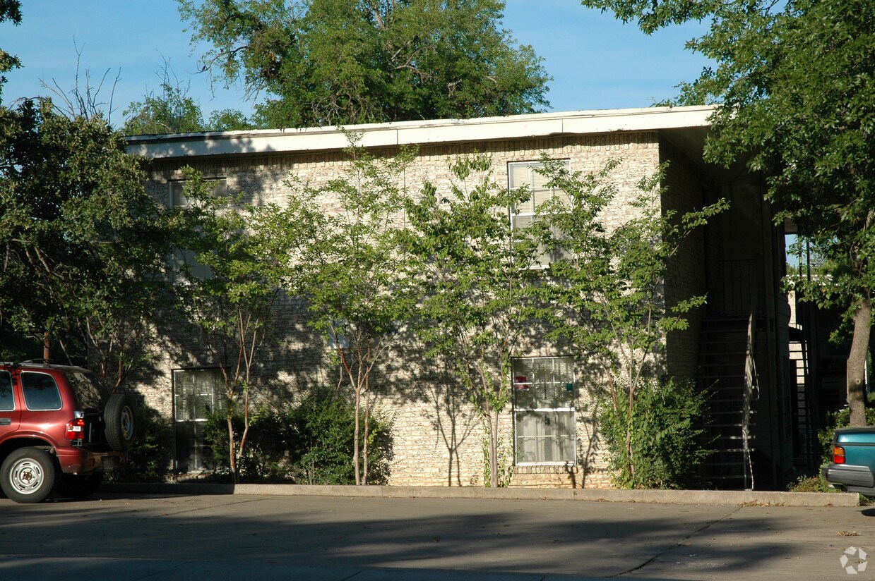 Building Photo - Bella Vineyards