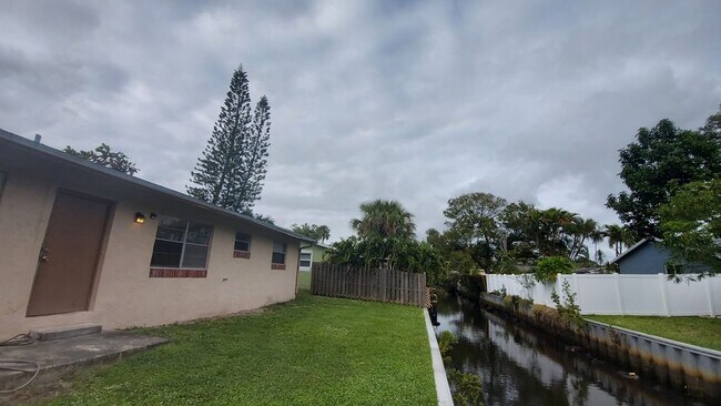 Foto del edificio - 2 BEDROOMS 1 BATHROOM IN AREA OF RIVERLAND