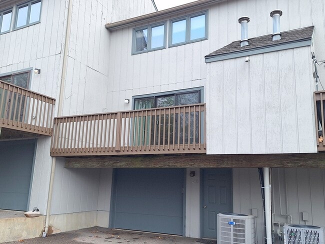 Building Photo - 238 Skyview Dr