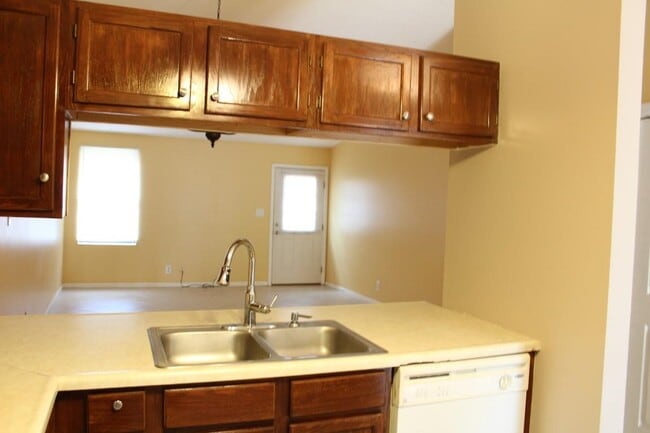 Building Photo - 399 Sunset Dr