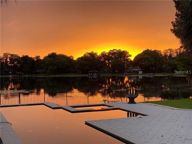 Foto del edificio - 3812 Lake Sarah Dr