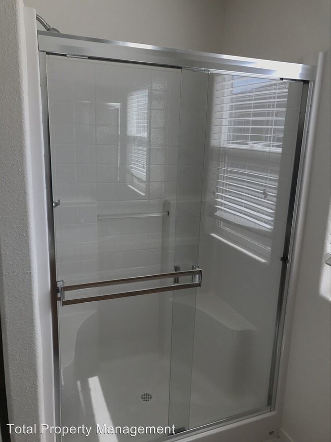 Foto del edificio - 2 br, 2 bath Apartment - 2140 W. Lark Ave.