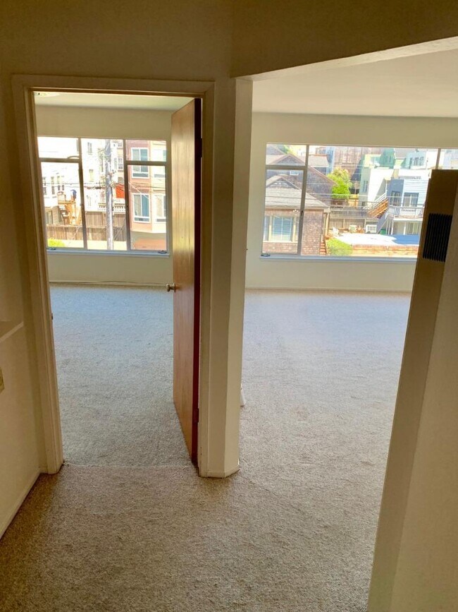 Building Photo - 4433 Anza St