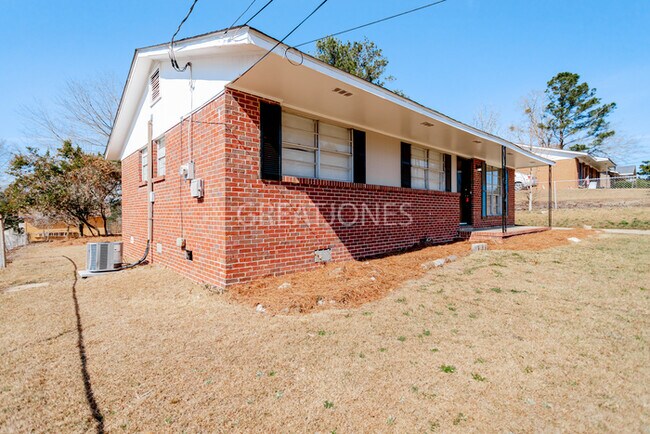 Foto del edificio - HOLIDAY SPECIAL! SIGN A LEASE BY NOVEMBER ...