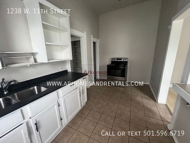 Building Photo - 1238 W 11th St