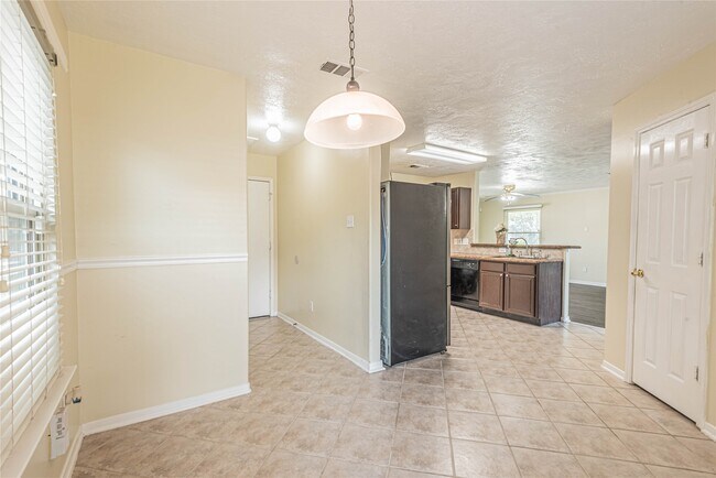 Building Photo - 6630 Bluebottle Ln