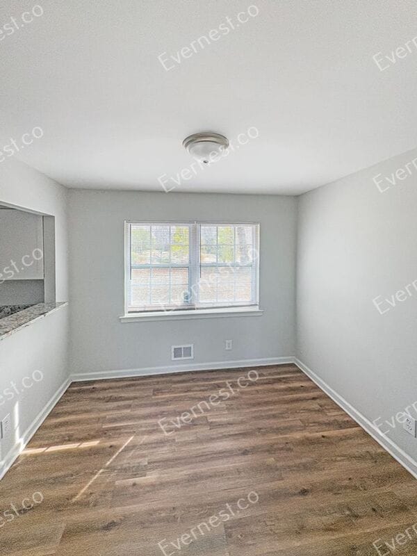 Building Photo - 1560 Woodland Cir SE