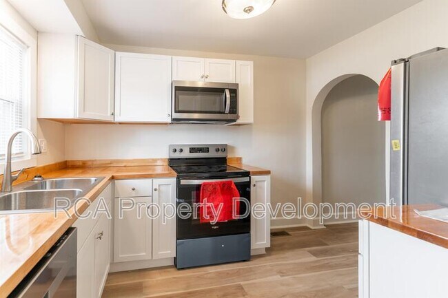 Building Photo - 1601 Villa Ave