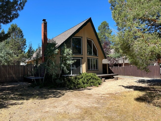 Building Photo - 3 Bedroom, 2 bath with Carport in Quiet in...