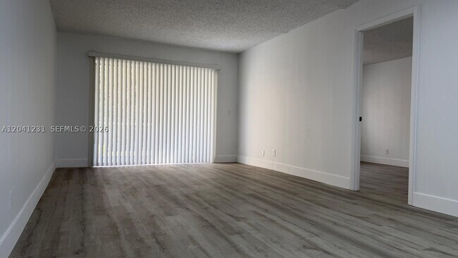 Building Photo - 237 Lake Frances Dr