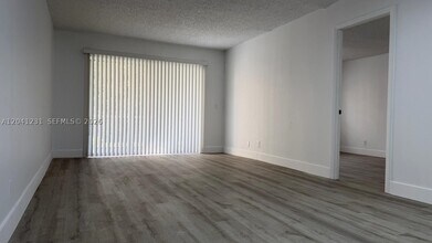 Building Photo - 237 Lake Frances Dr