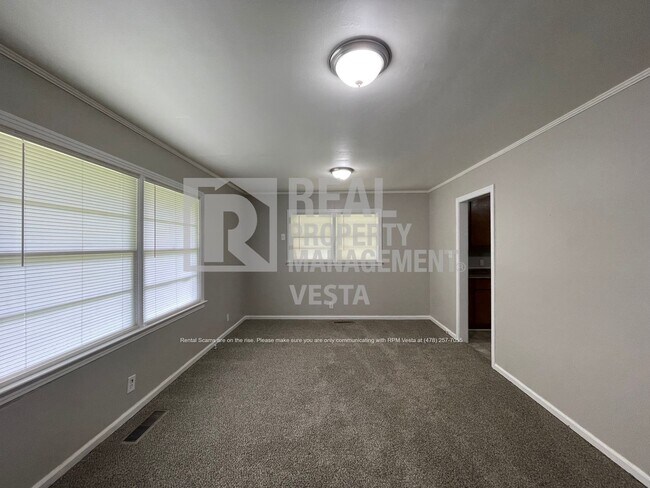 Building Photo - Recently Updated Three Bedroom Home!