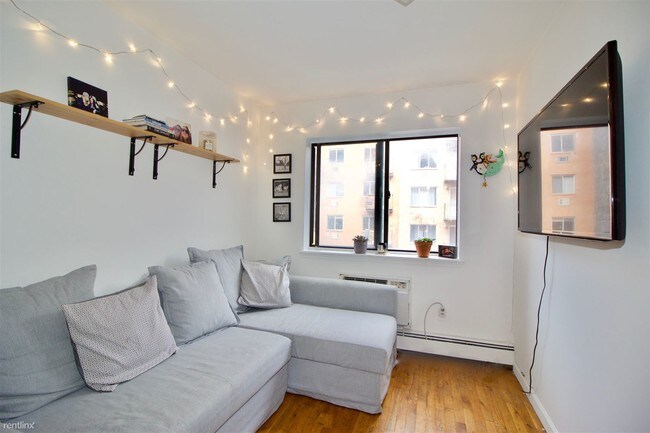 Foto del edificio - 725 E 9th St