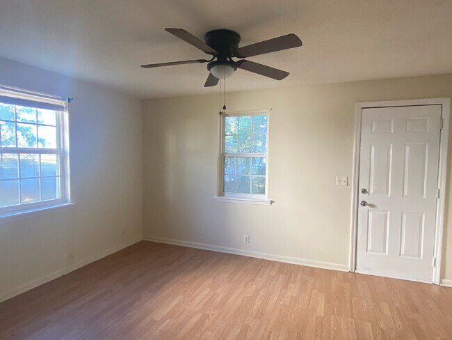 Building Photo - Apartment for Rent