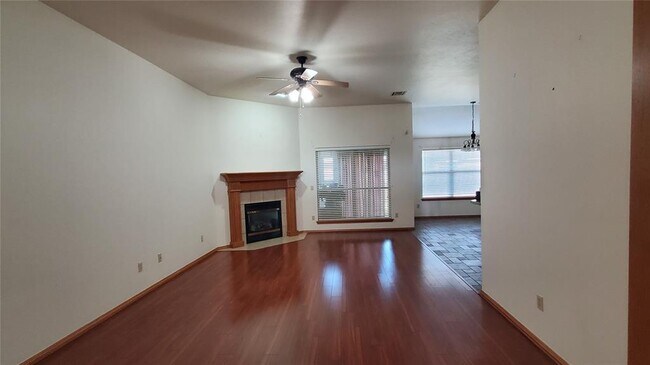 Building Photo - 400 Amanda Dr