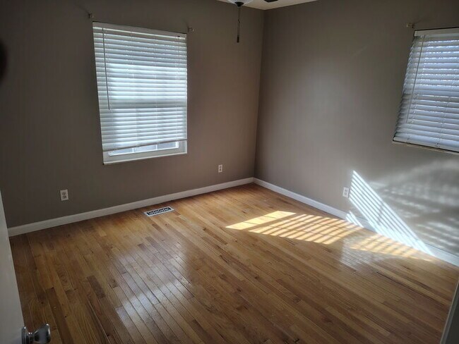 Foto del edificio - 2805 Big Bend Dr