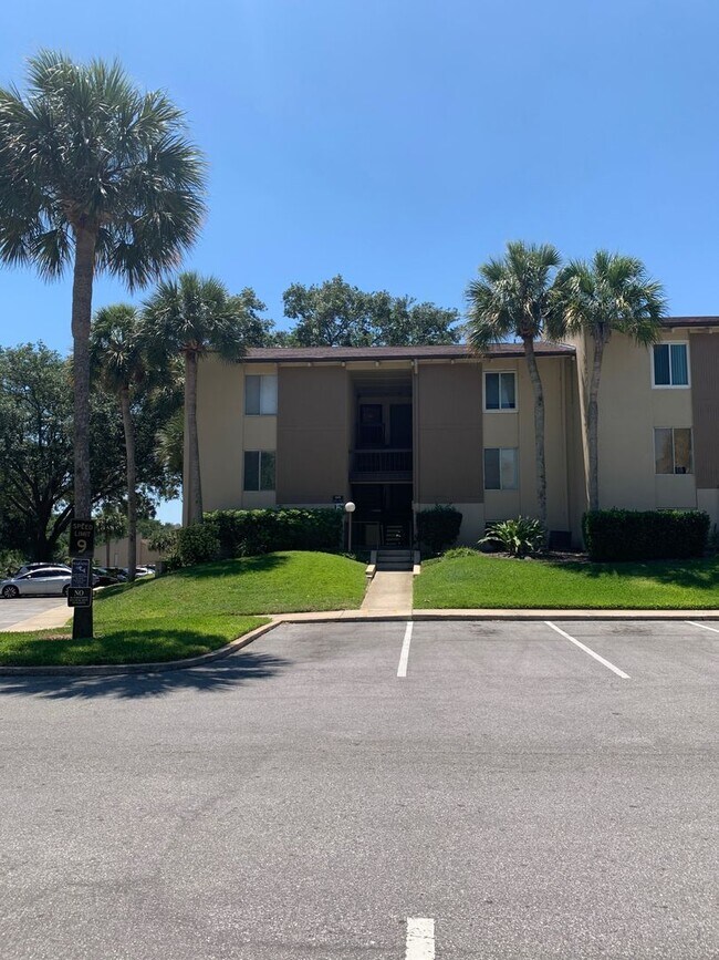 Building Photo - 600 Orange Dr