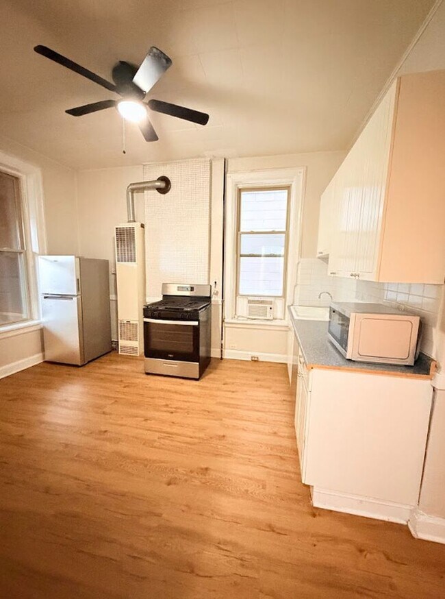 Foto del edificio - 1013 N Winchester Ave