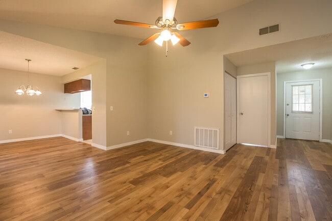 Building Photo - 1687 Palm Leaf Dr