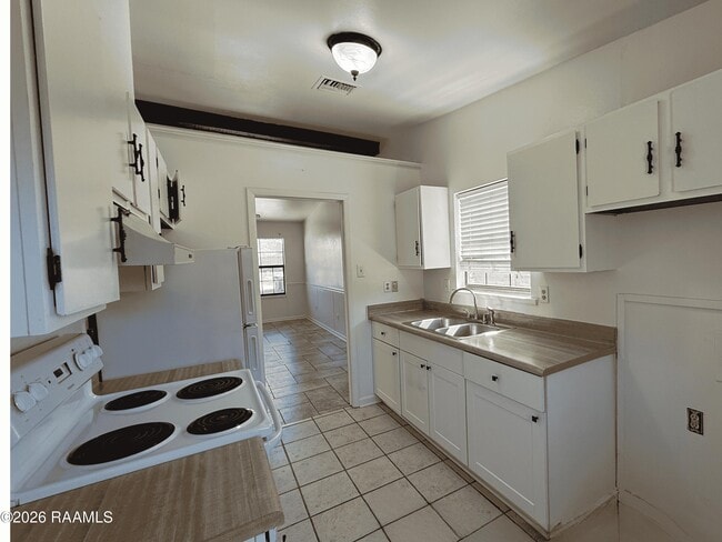 Building Photo - 107 Black Cir
