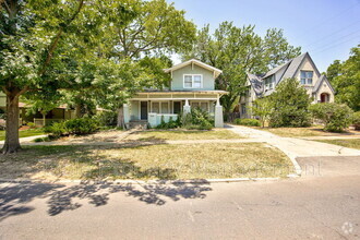 Building Photo - 408 Chautauqua Ave