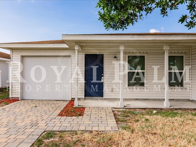Foto del edificio - Your Season to Settle In – 3BR/2BA Duplex in Vistanna Villas, Lehigh Acres with Space, Style & St...