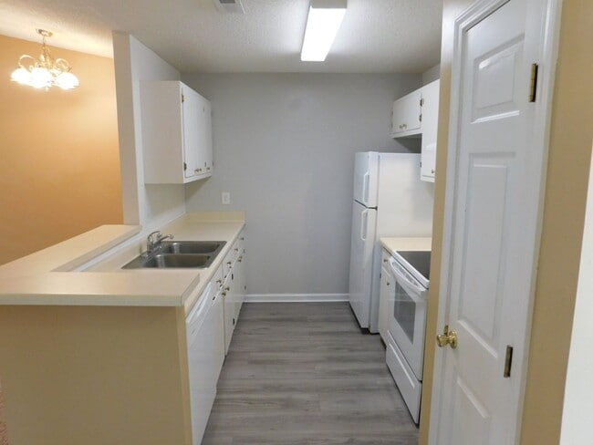 Building Photo - Charming Duplex in Havelock