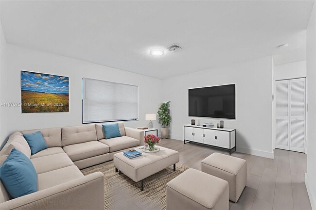 Building Photo - 19 SE 4th Terrace