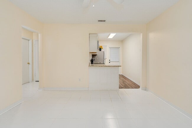 Building Photo - Cozy 2 Bedroom Ormond Beach Home