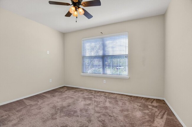 Foto del edificio - 913 Swan Ridge Dr