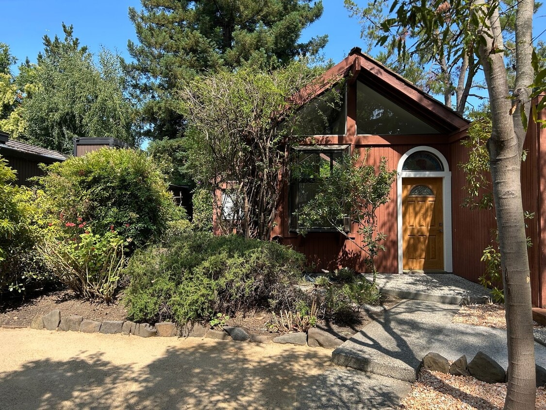 Primary Photo - Remodeled 3-Bedroom Home in the Heart of M...