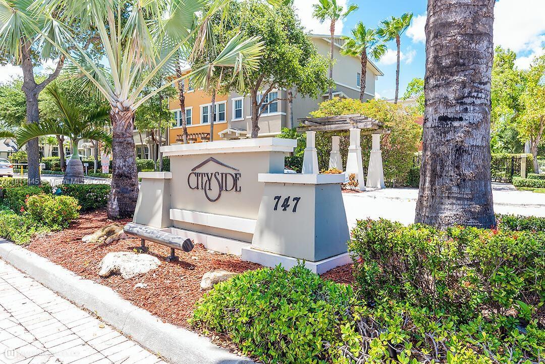 Foto principal - 601 Pacific Grove Dr