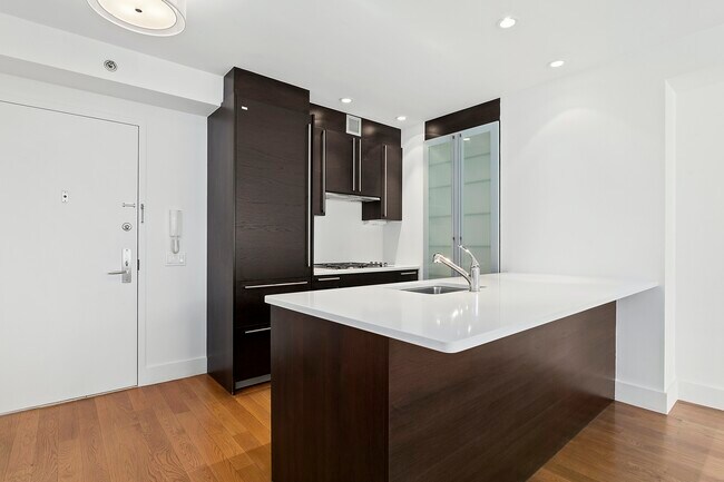 Building Photo - 464 W 44th St
