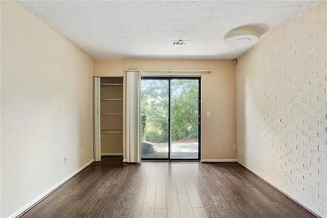Building Photo - 76 Sandalwood Cir