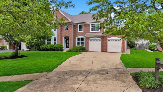 Foto del edificio - 322 Hemlock Ln