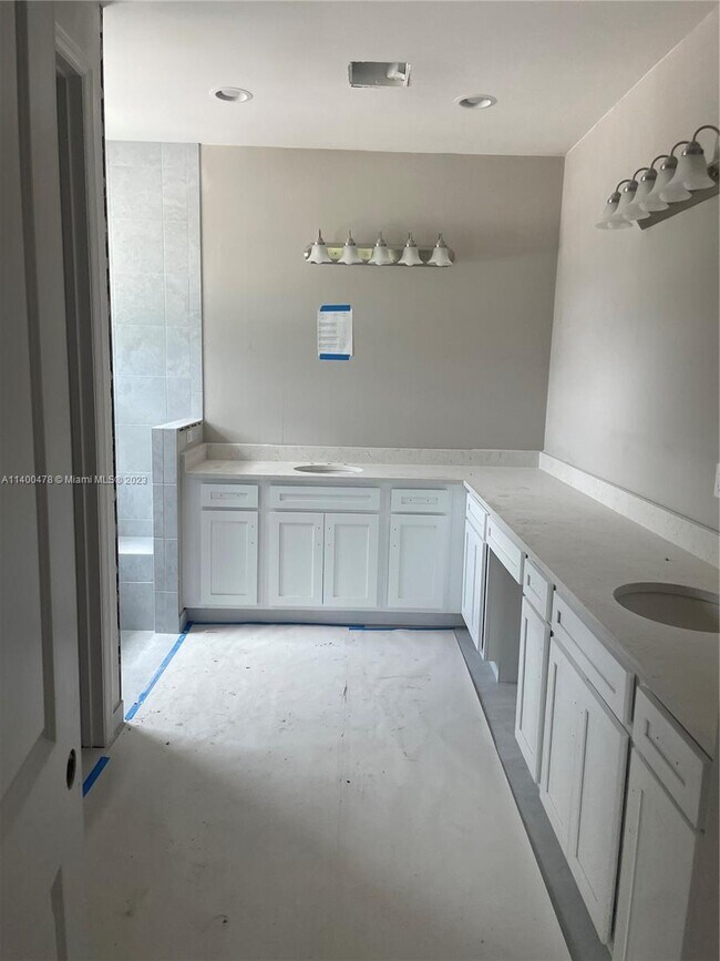 Building Photo - 12780 SW Clear Water Way