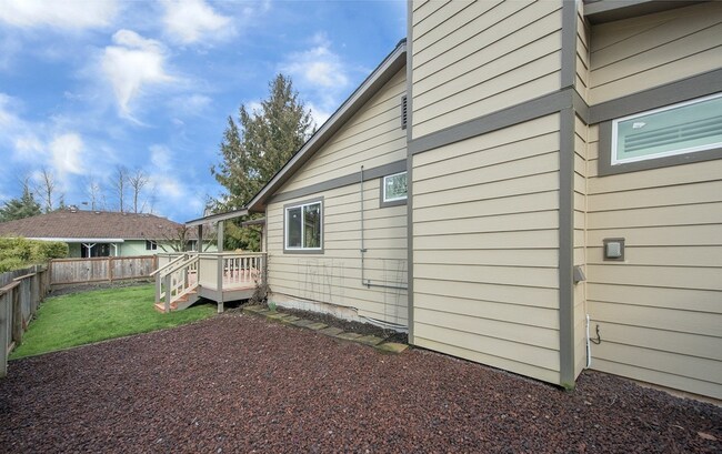 Building Photo - * Ready Sep.9th * Bright Beautiful Home wi...