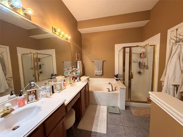 Foto del edificio - 8640 Woodcreek Dr