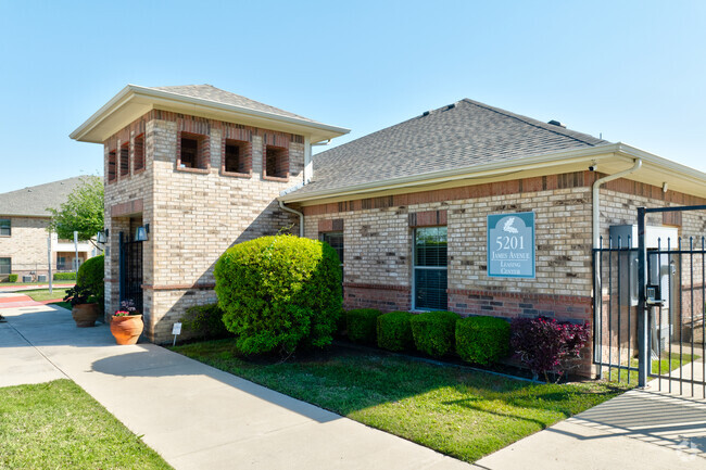 Foto del edificio - Oak Timbers Fort Worth South Apartments