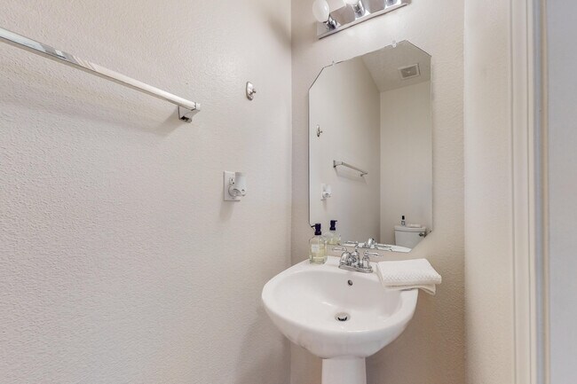 Foto del edificio - 61 Willow Trace Ct