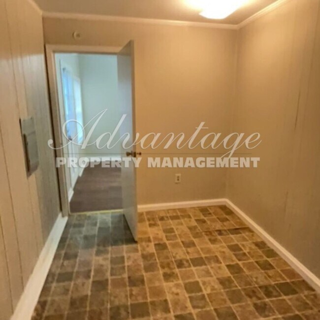 Foto del edificio - Super Cute 2 bedroom Home - South  Memphis...