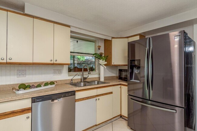 Building Photo - 1748 Colmar Dr