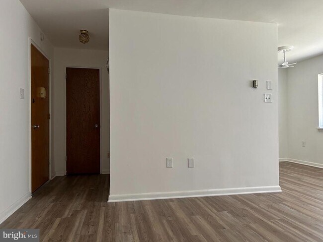 Foto del edificio - 650 Brooke Rd