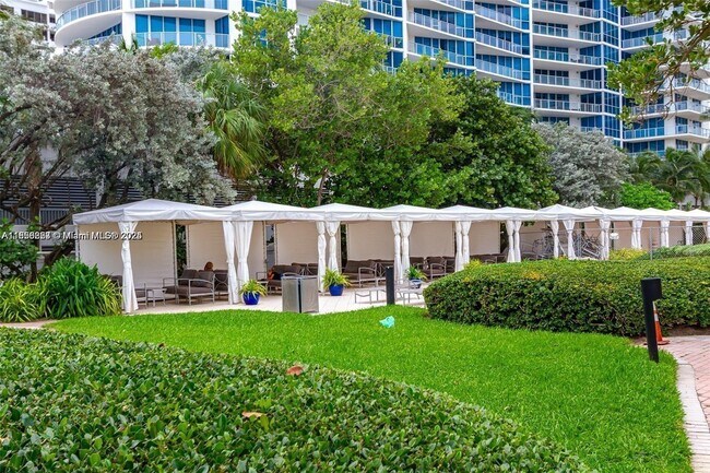 Foto del edificio - 3001 S Ocean Dr