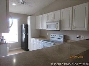 Building Photo - 330 Lakewood Cir E